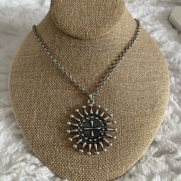 Lucky Brand starburst cross necklace - Picture 1 of 6